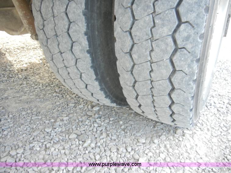 image for item A3342 2001 Ford F450 Super Duty pickup truck