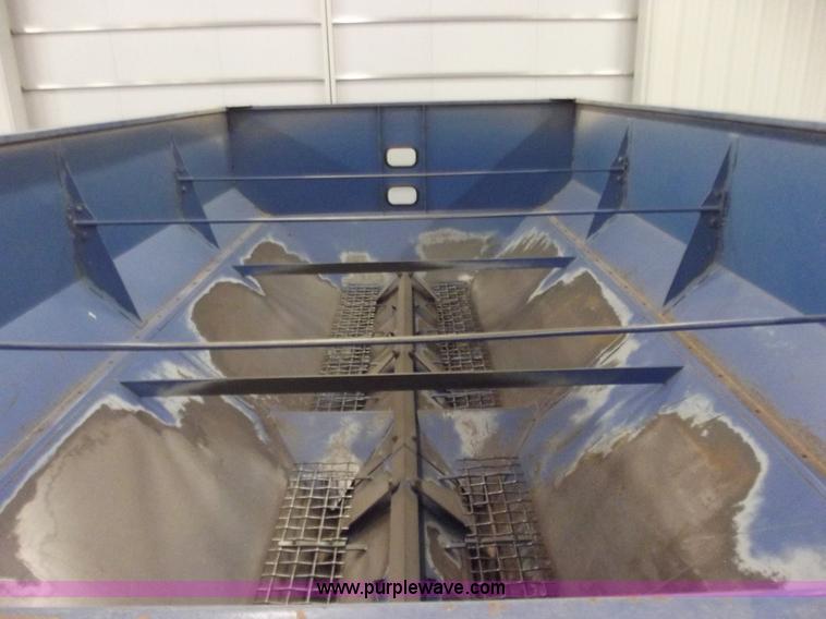 image for item A5355 Kinze 840 grain cart