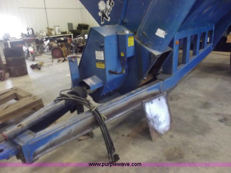 image for item A5355 Kinze 840 grain cart