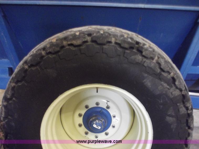 image for item A5355 Kinze 840 grain cart