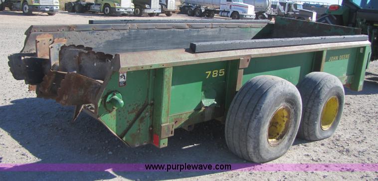 image for item B2119 John Deere 785 manure spreader