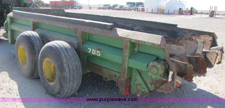 image for item B2119 John Deere 785 manure spreader