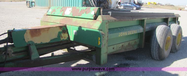 image for item B2119 John Deere 785 manure spreader
