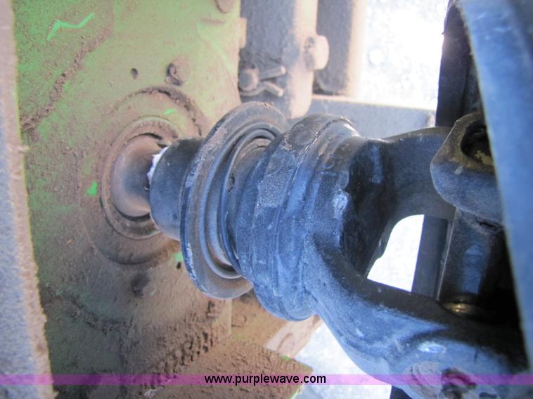 image for item B2119 John Deere 785 manure spreader