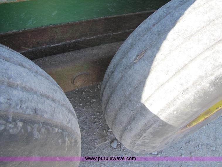 image for item B2119 John Deere 785 manure spreader