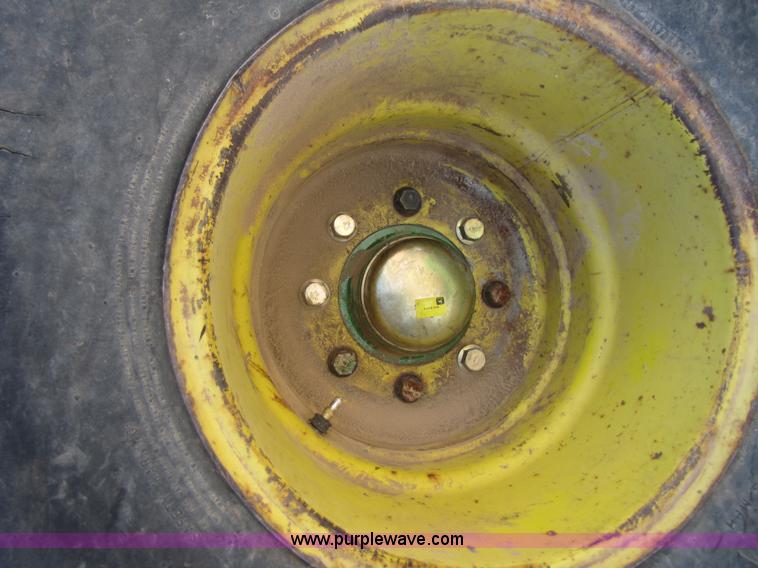 image for item B2119 John Deere 785 manure spreader