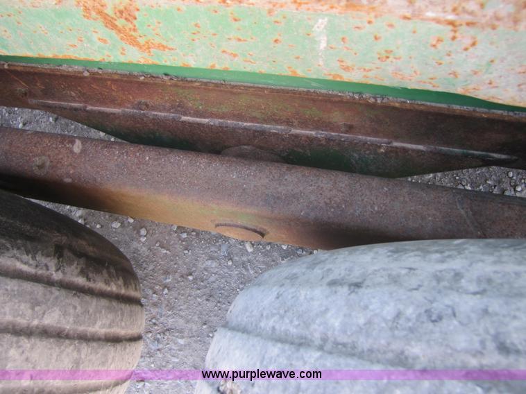 image for item B2119 John Deere 785 manure spreader