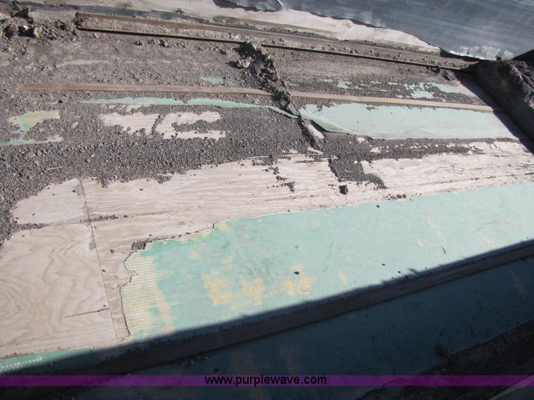 image for item B2119 John Deere 785 manure spreader