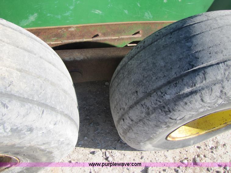 image for item B2119 John Deere 785 manure spreader