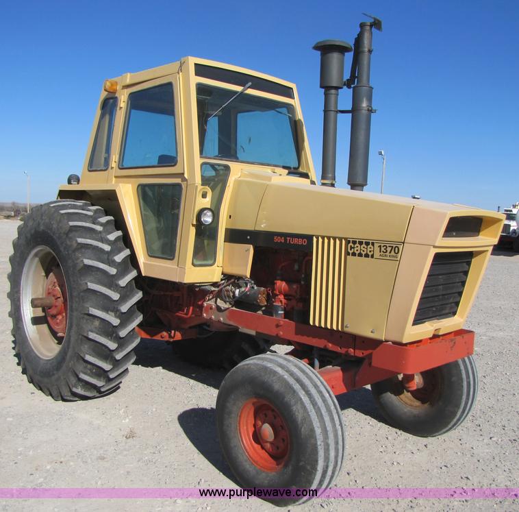 image for item B2125 1972 Case 1370 tractor