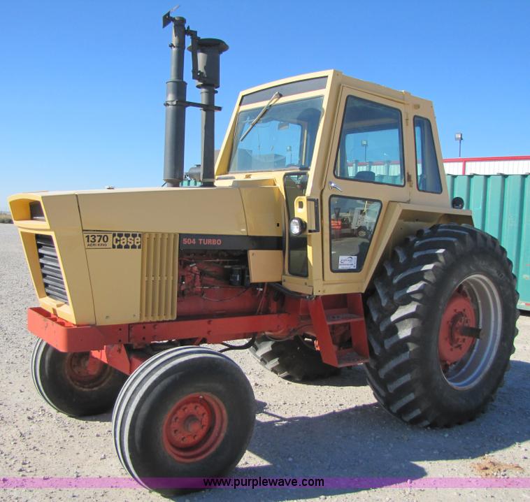 image for item B2125 1972 Case 1370 tractor