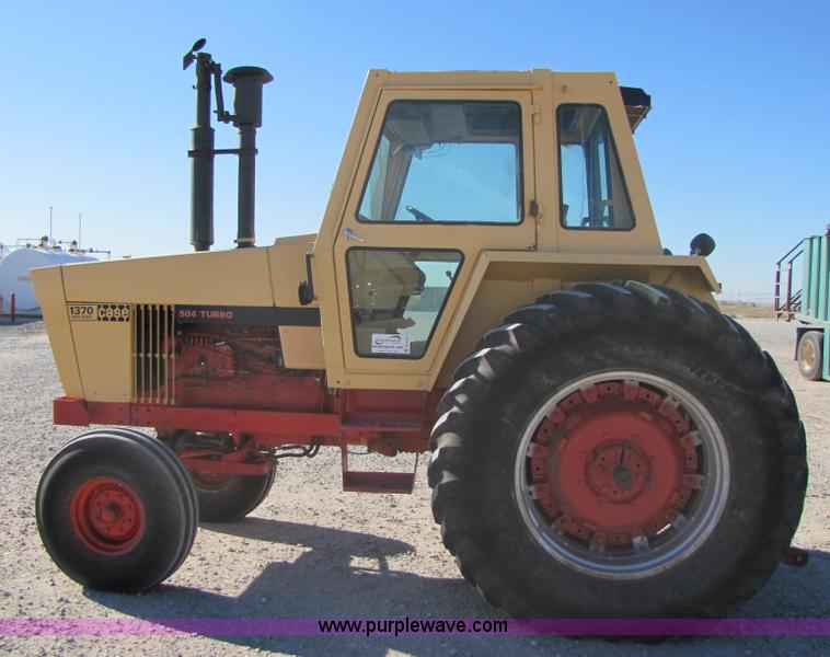 image for item B2125 1972 Case 1370 tractor