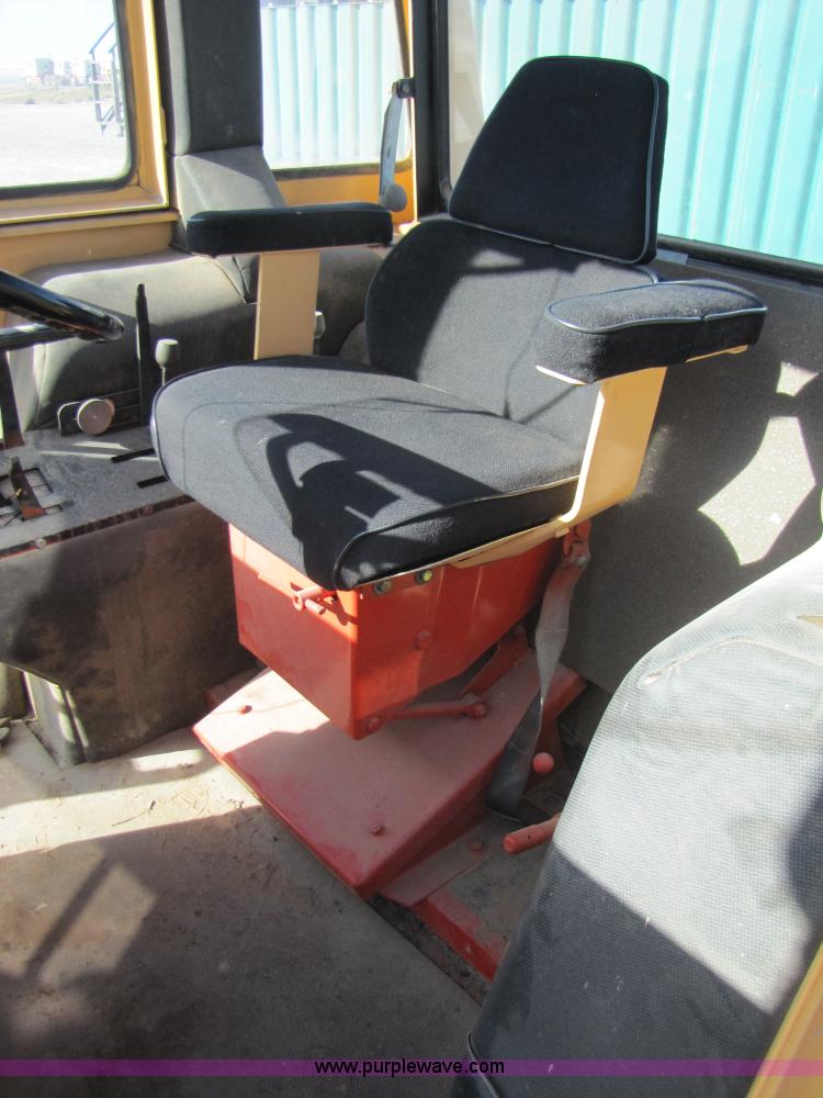 image for item B2125 1972 Case 1370 tractor