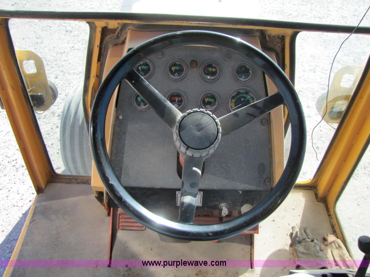 image for item B2125 1972 Case 1370 tractor