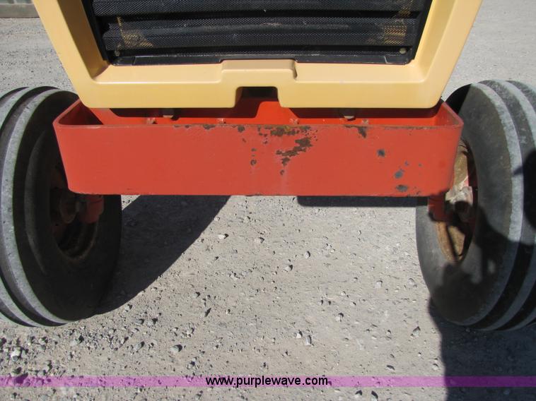 image for item B2125 1972 Case 1370 tractor