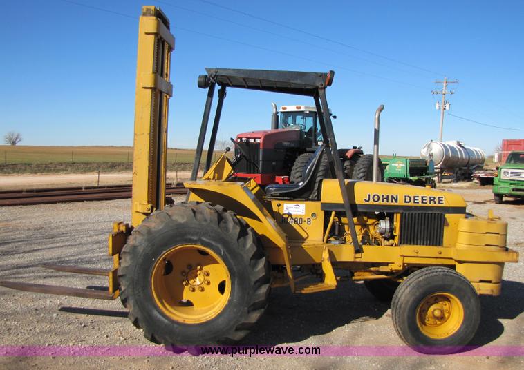 image for item B2140 John Deere 480B rough terrain forklift