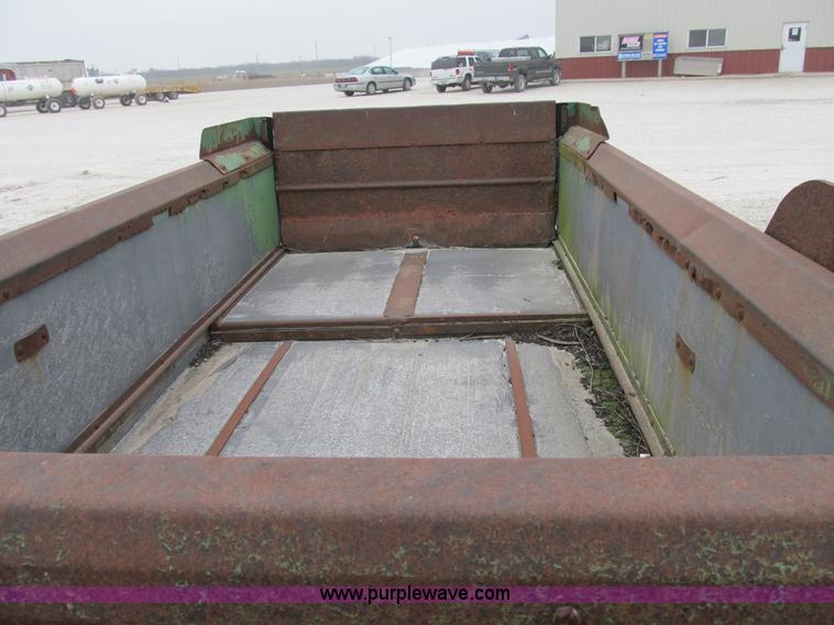 image for item B2539 John Deere 450 manure spreader