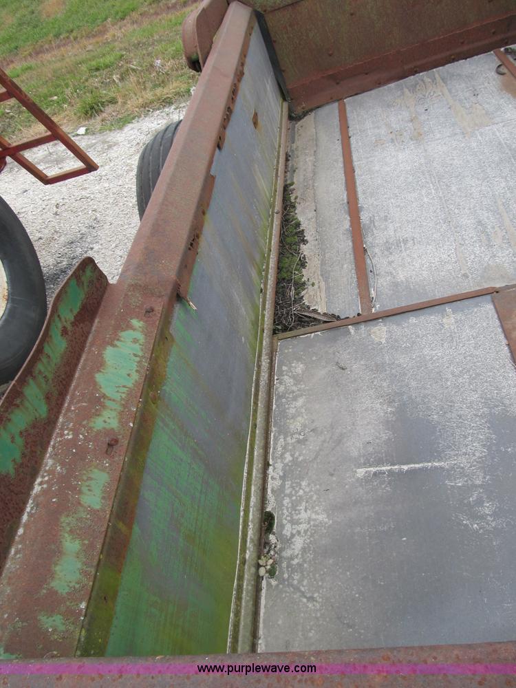 image for item B2539 John Deere 450 manure spreader