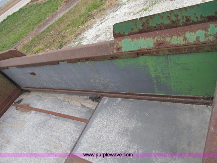 image for item B2539 John Deere 450 manure spreader