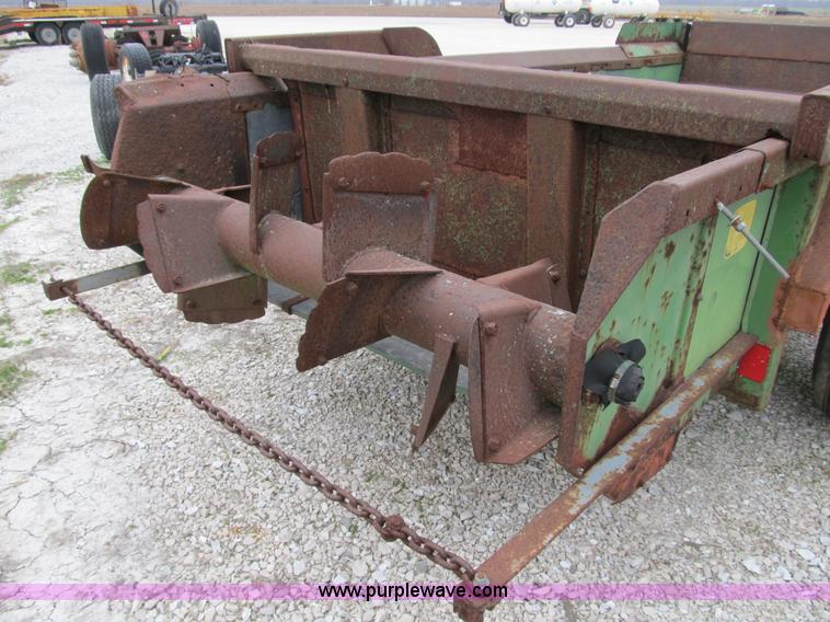 image for item B2539 John Deere 450 manure spreader