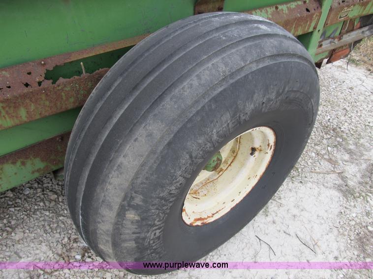 image for item B2539 John Deere 450 manure spreader