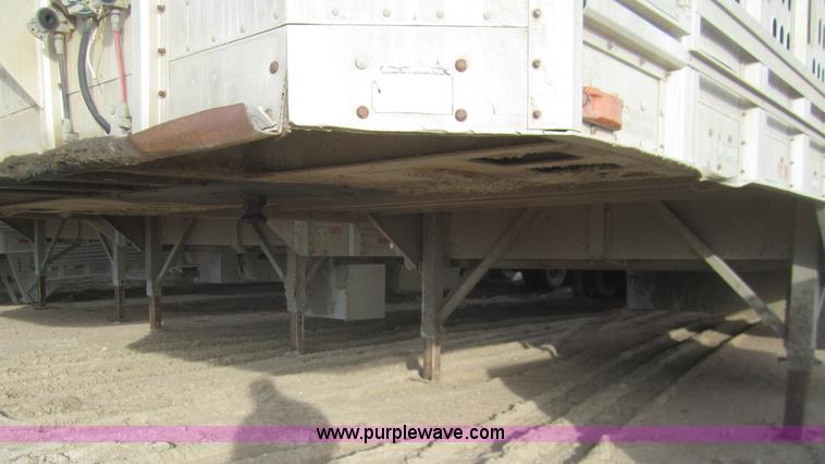 image for item B3110 1991 Barrett 50' livestock trailer