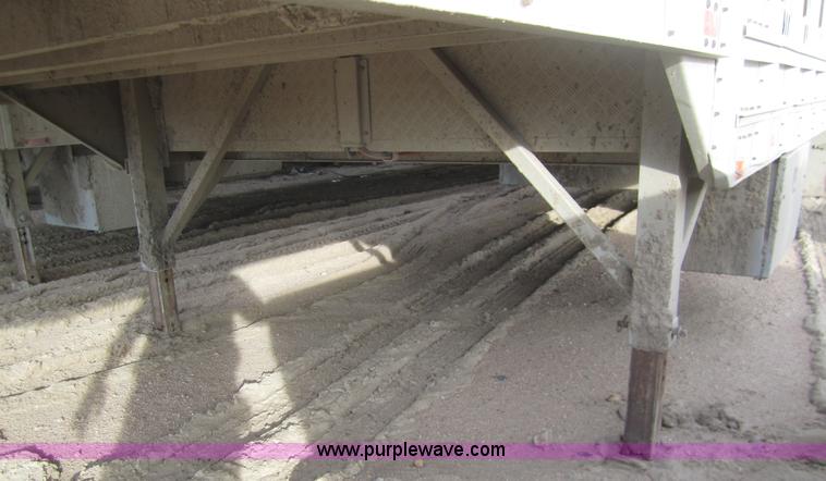 image for item B3110 1991 Barrett 50' livestock trailer