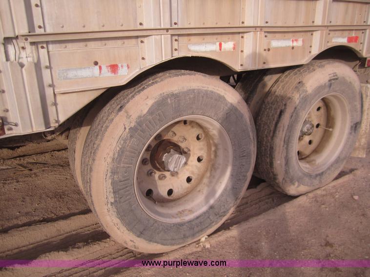 image for item B3110 1991 Barrett 50' livestock trailer