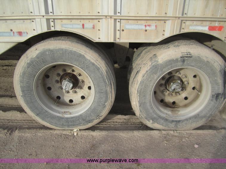 image for item B3110 1991 Barrett 50' livestock trailer