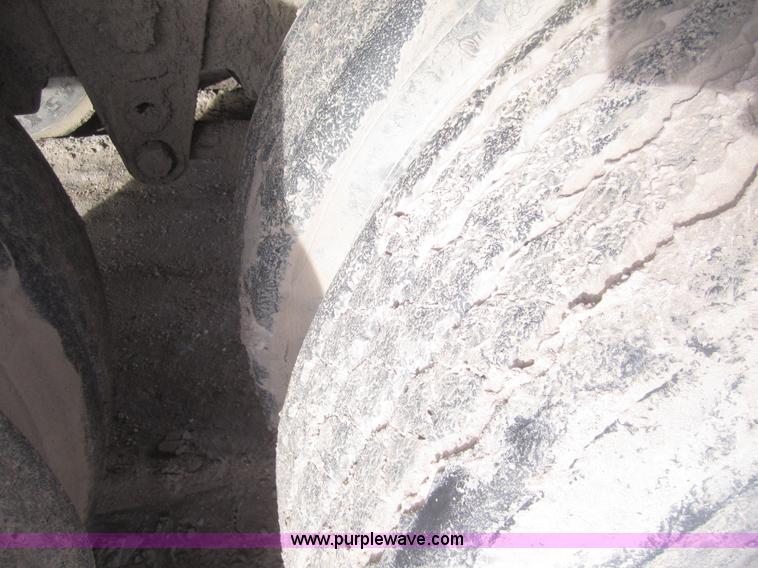 image for item B3110 1991 Barrett 50' livestock trailer