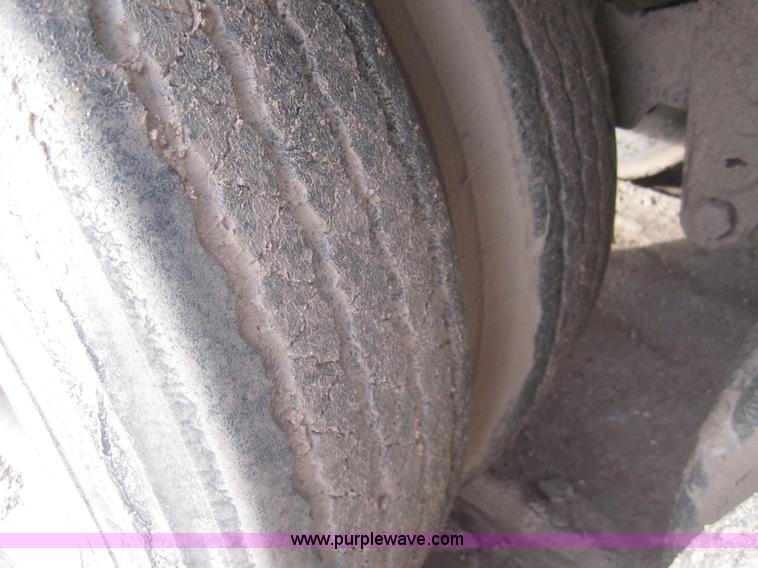 image for item B3110 1991 Barrett 50' livestock trailer