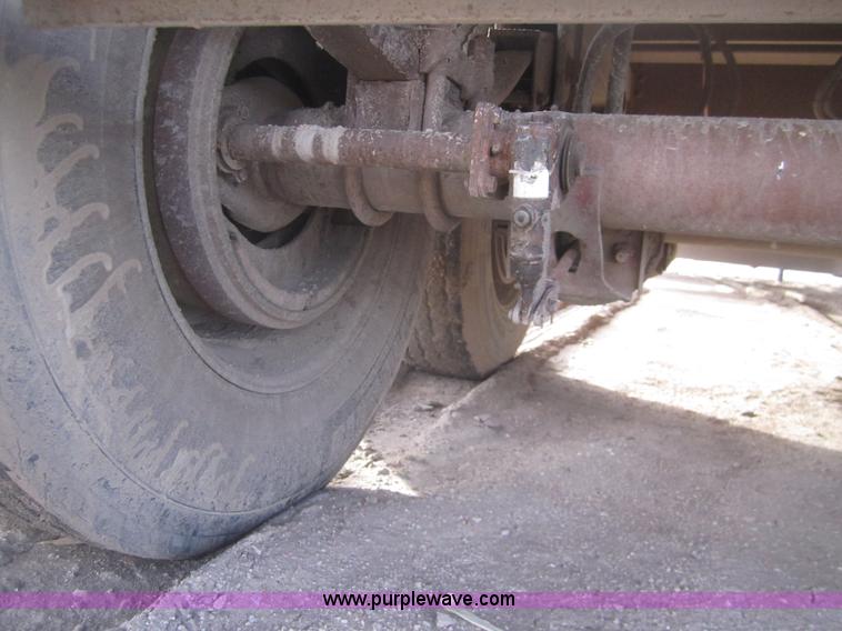 image for item B3110 1991 Barrett 50' livestock trailer