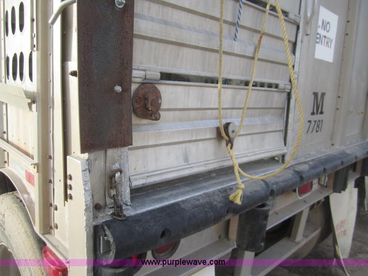 image for item B3110 1991 Barrett 50' livestock trailer