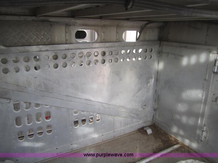 image for item B3110 1991 Barrett 50' livestock trailer