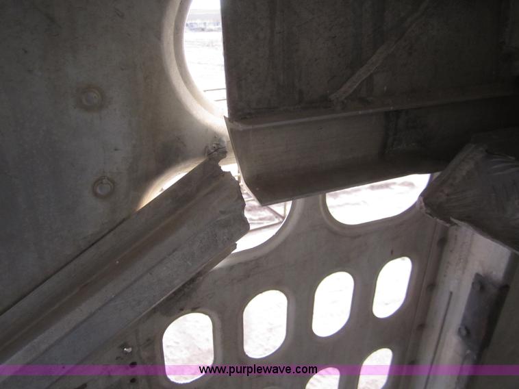 image for item B3110 1991 Barrett 50' livestock trailer