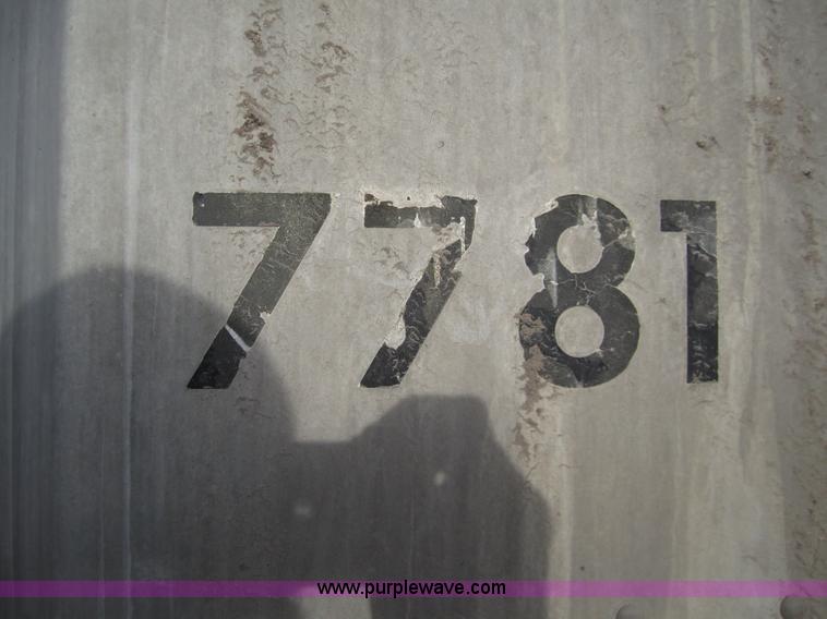 image for item B3110 1991 Barrett 50' livestock trailer