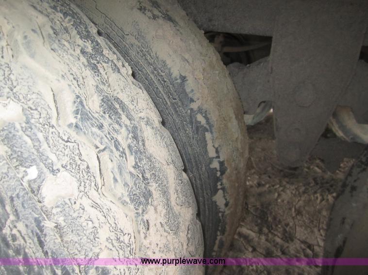 image for item B3111 1995 Barrett 50' livestock trailer