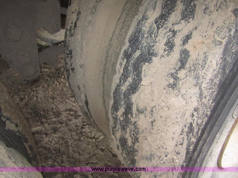 image for item B3111 1995 Barrett 50' livestock trailer