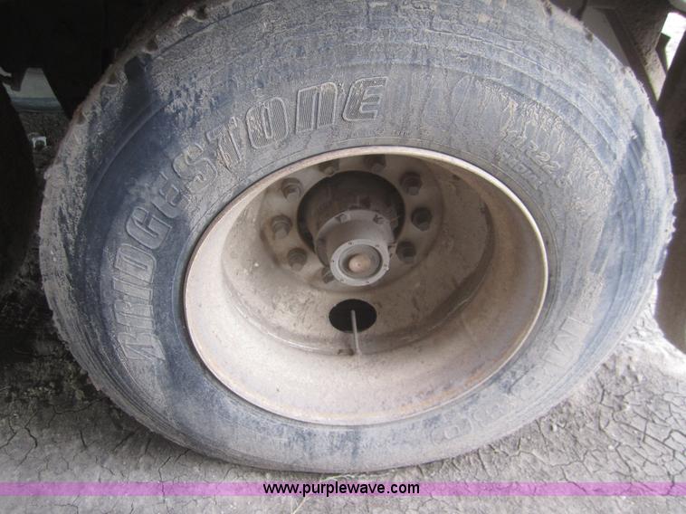 image for item B3111 1995 Barrett 50' livestock trailer