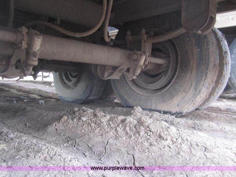 image for item B3111 1995 Barrett 50' livestock trailer