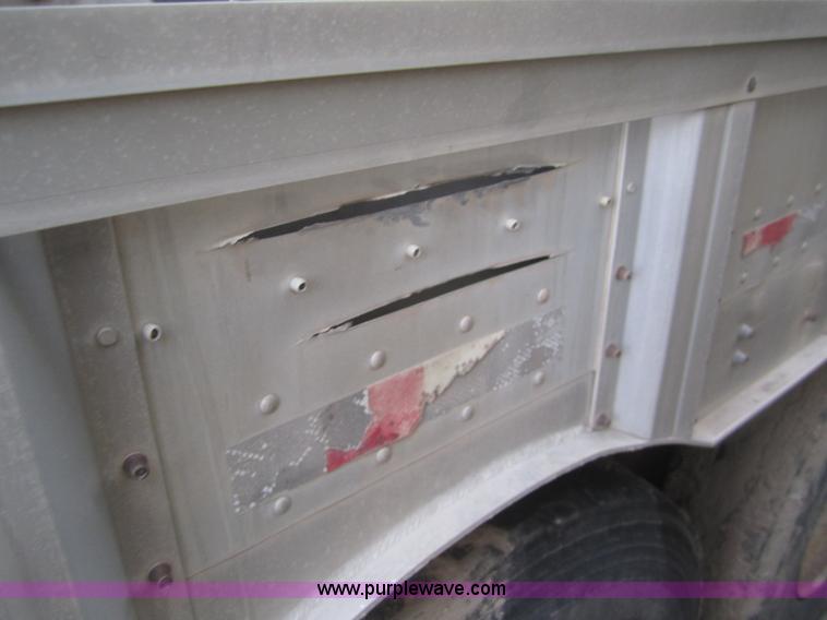 image for item B3111 1995 Barrett 50' livestock trailer