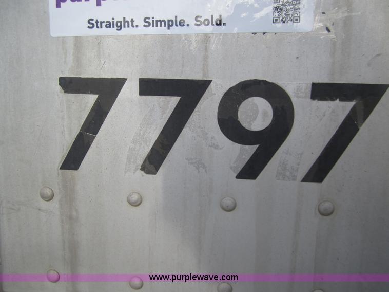 image for item B3111 1995 Barrett 50' livestock trailer