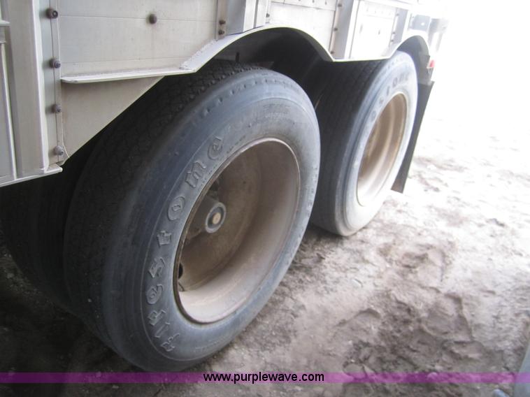 image for item B3112 1991 Barrett 50' livestock trailer