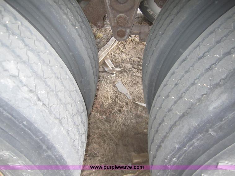 image for item B3112 1991 Barrett 50' livestock trailer