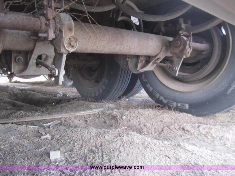 image for item B3112 1991 Barrett 50' livestock trailer