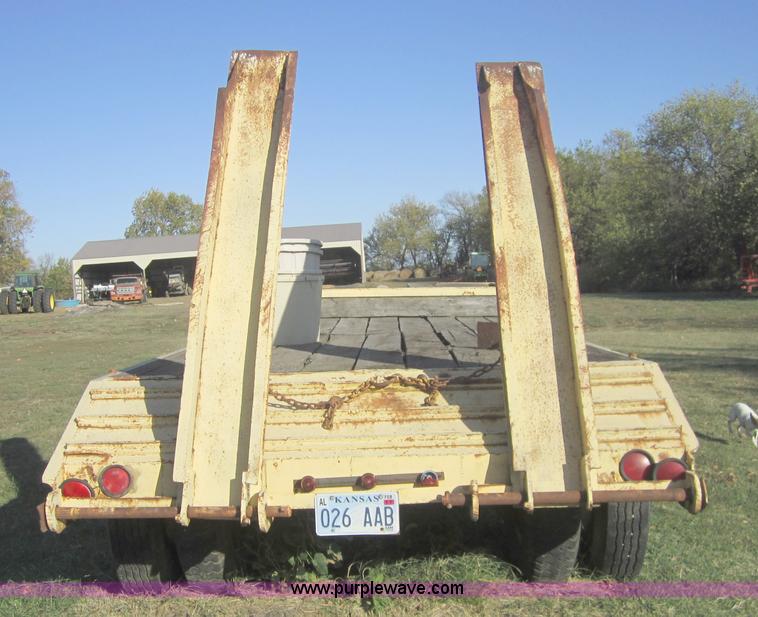image for item C5115 1974 24' flatbed semi trailer