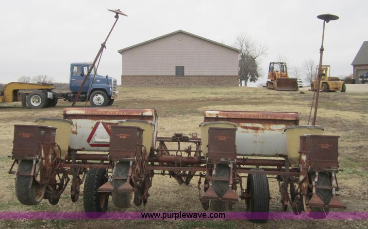 image for item C5227 International 455 four row planter