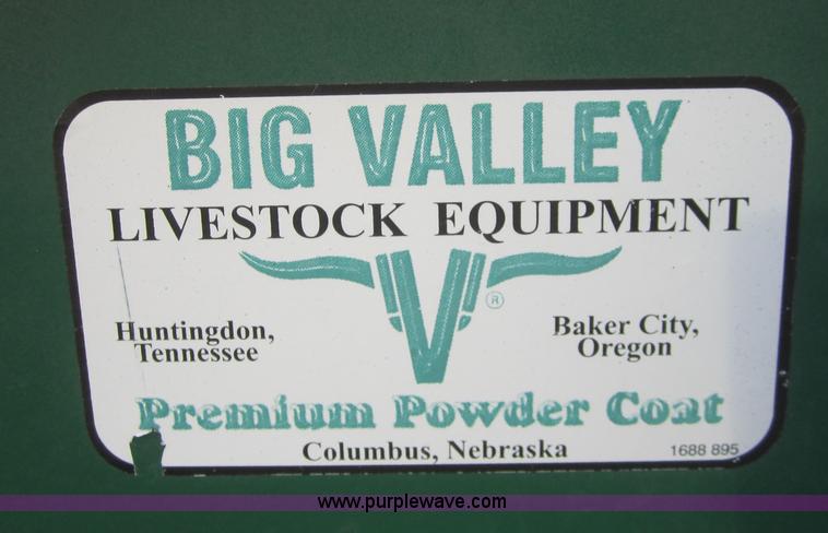 image for item C5251 Behlen M1-V cattle squeeze chute