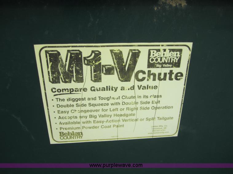 image for item C5251 Behlen M1-V cattle squeeze chute