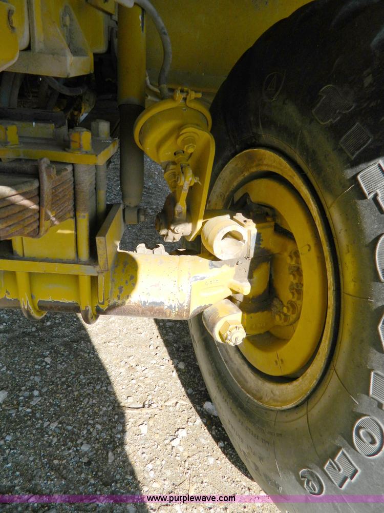 image for item D8613 1991 Ag-Chem TerraGator 1664T self propelled sprayer